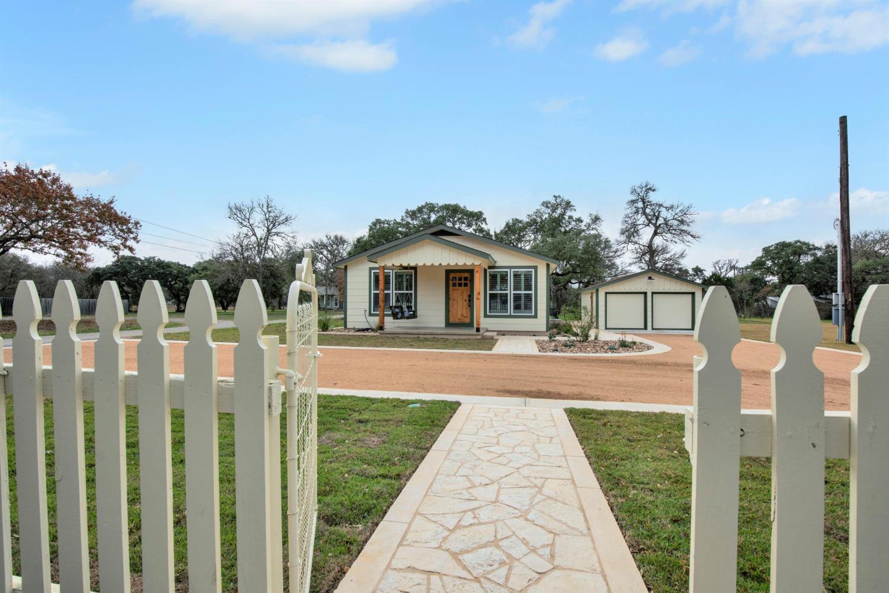 Upscale Home with Pool and FirePit - Close to Mercer St! view 2