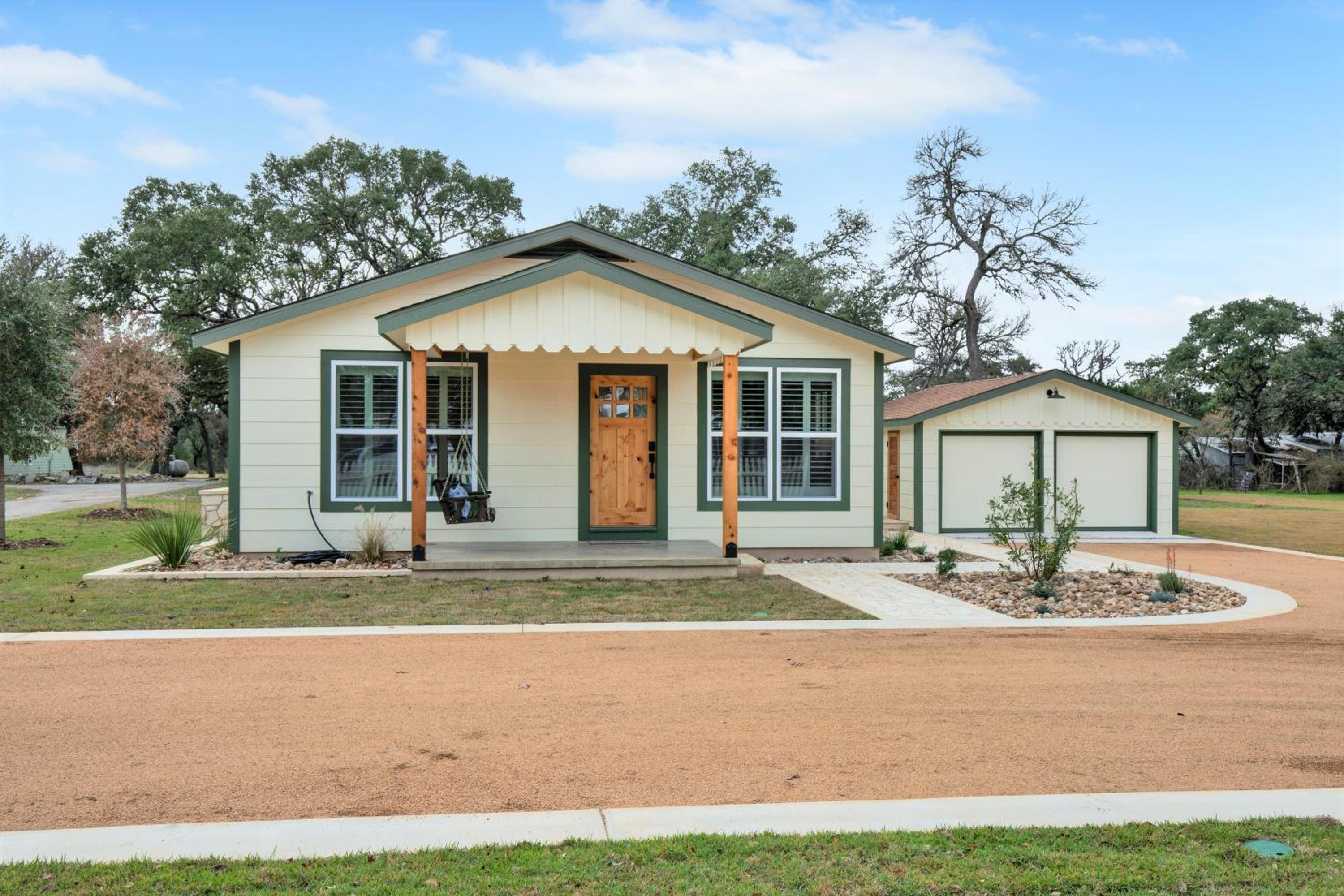 Upscale Home with Pool and FirePit - Close to Mercer St!