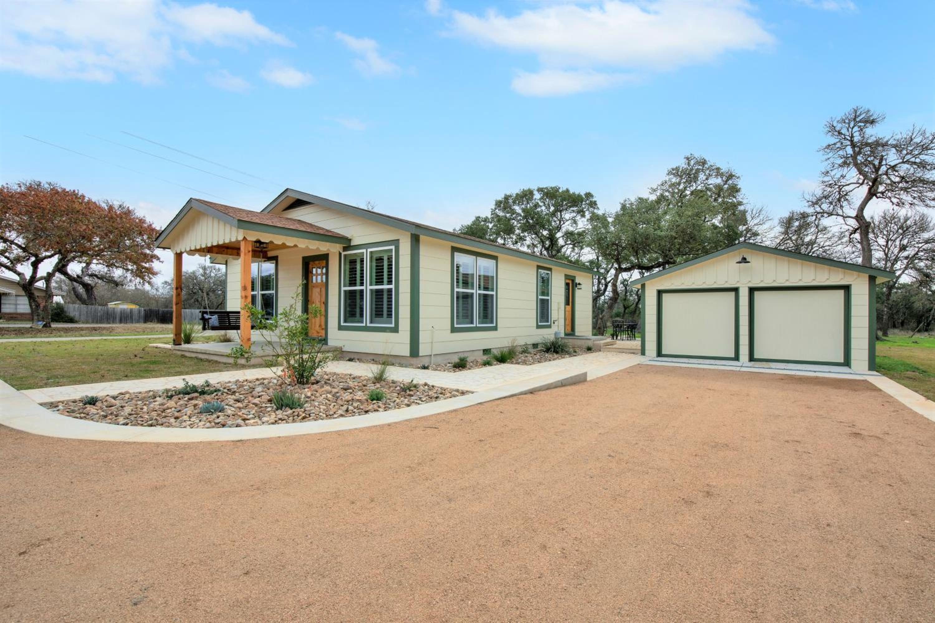 Upscale Home with Pool and FirePit - Close to Mercer St! view 3