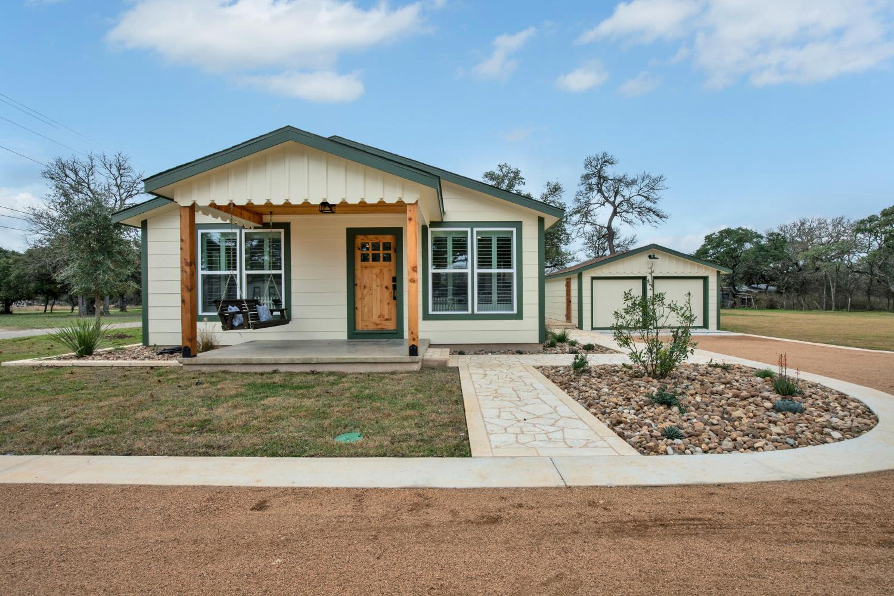 Upscale Home with Pool and FirePit - Close to Mercer St! view 4