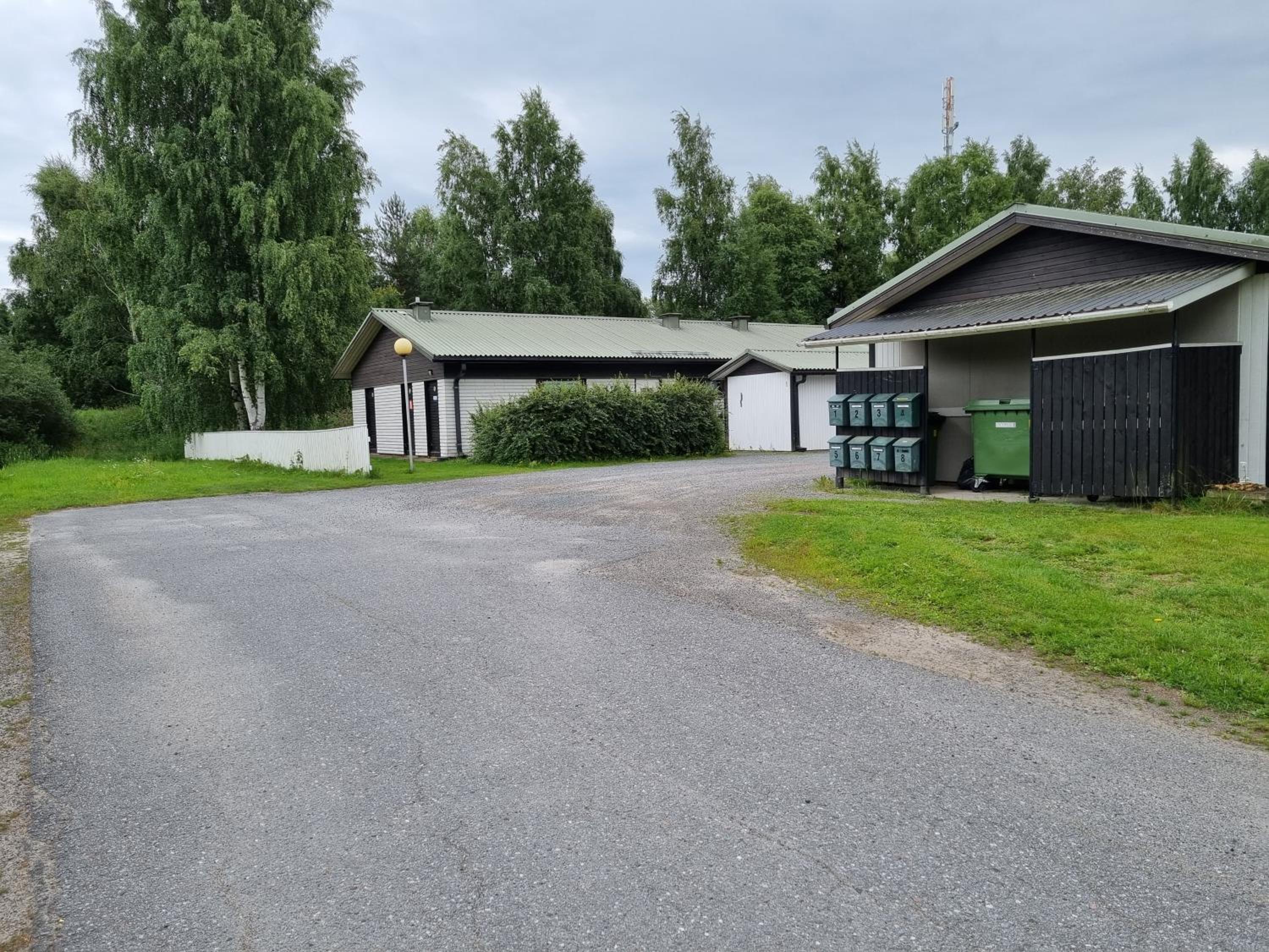 Päätyhuoneisto: Nariseva puulattia!