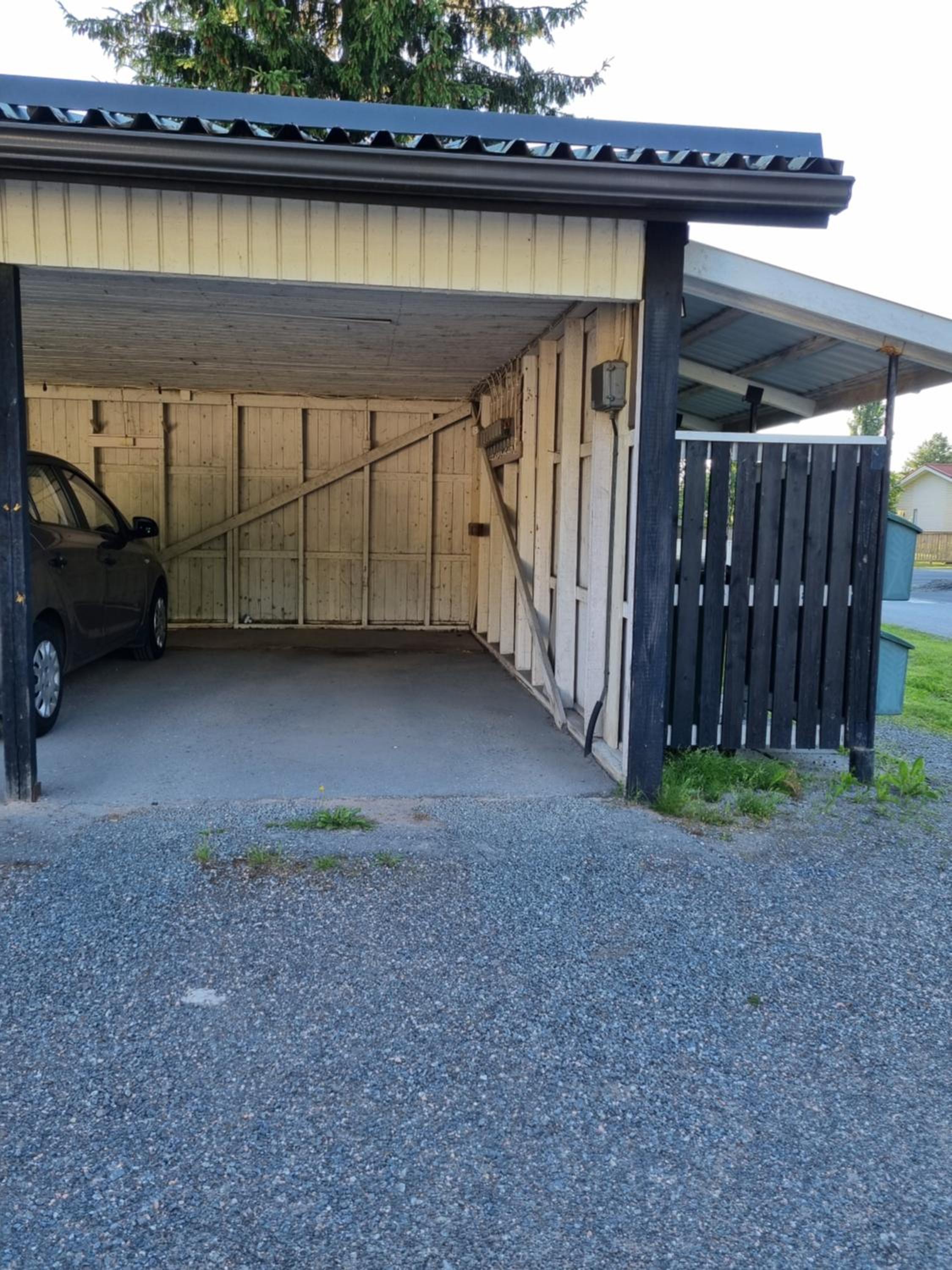 Päätyhuoneisto: Nariseva puulattia!