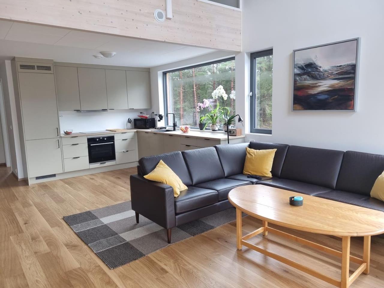 Hisøy, Modern, spacious house near the forest, wifi and free parking view 2