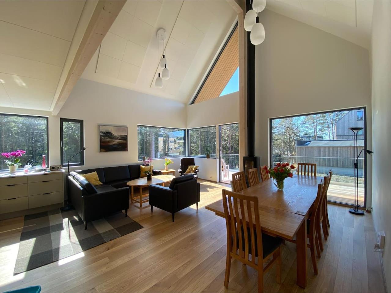 Hisøy, Modern, spacious house near the forest, wifi and free parking view 3