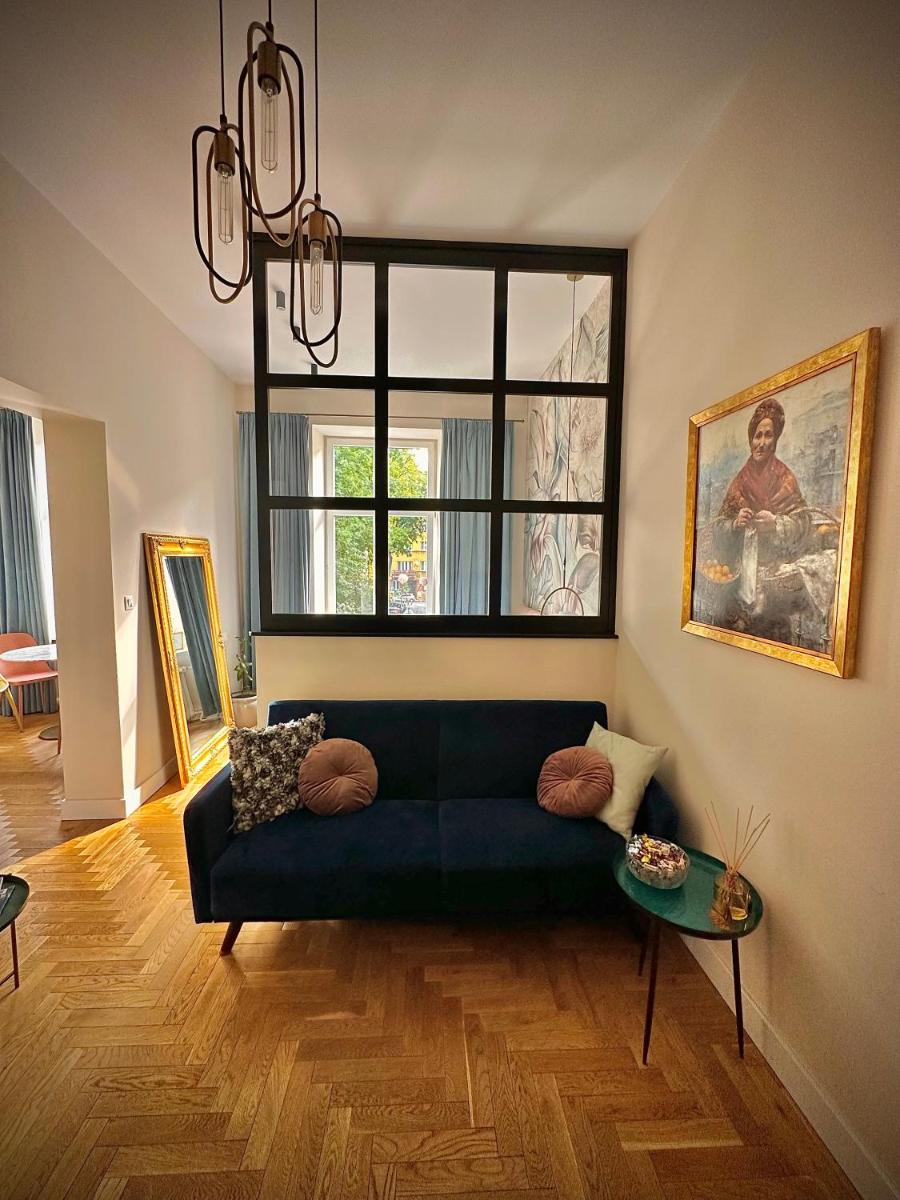 HOUSEHOST Apartment: Łazarza street view 3