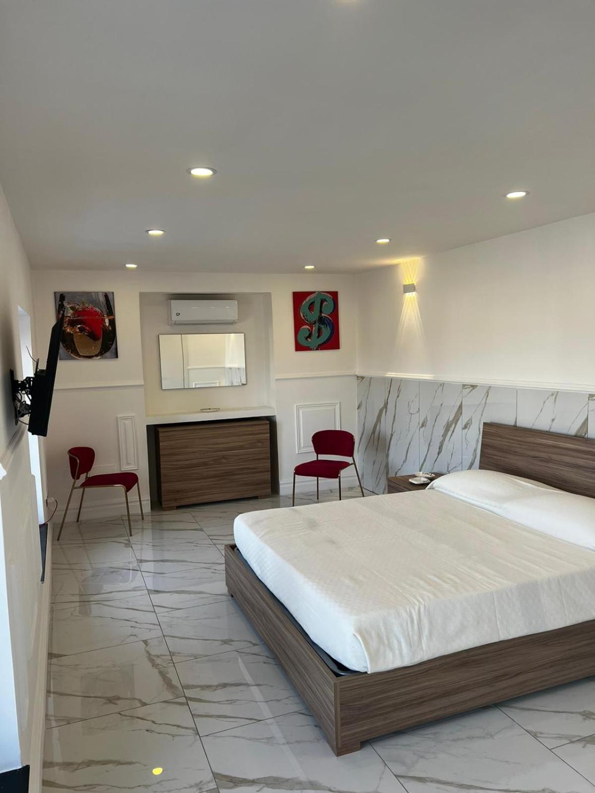 PIPPO'S SUITE
