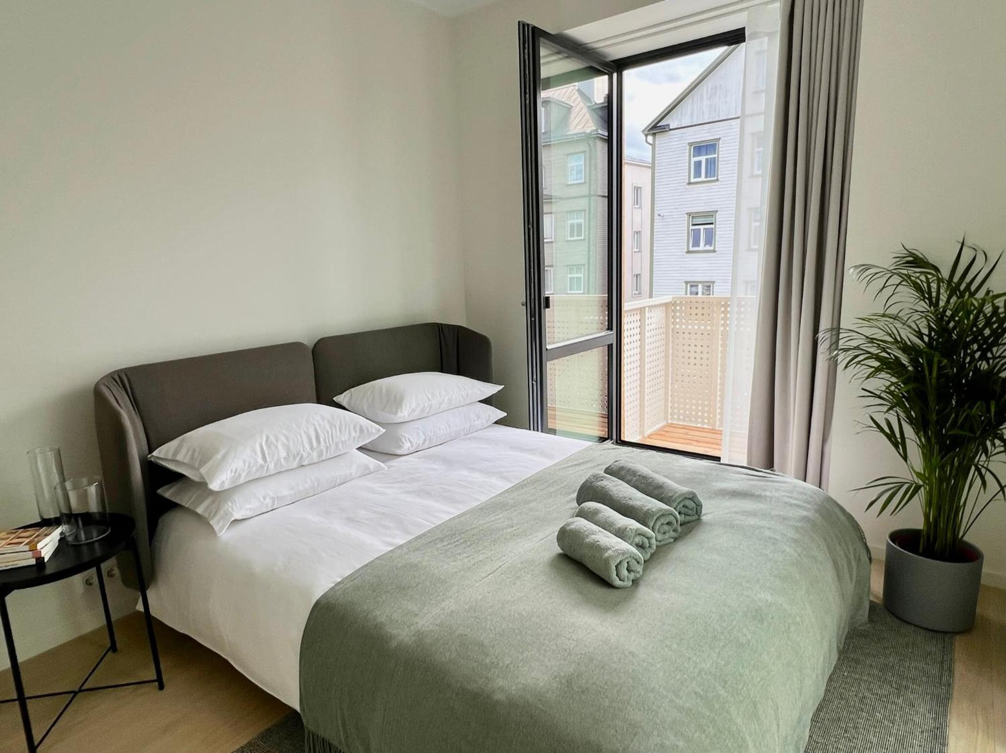 Brand new city centre apartment, free parking spot view 3