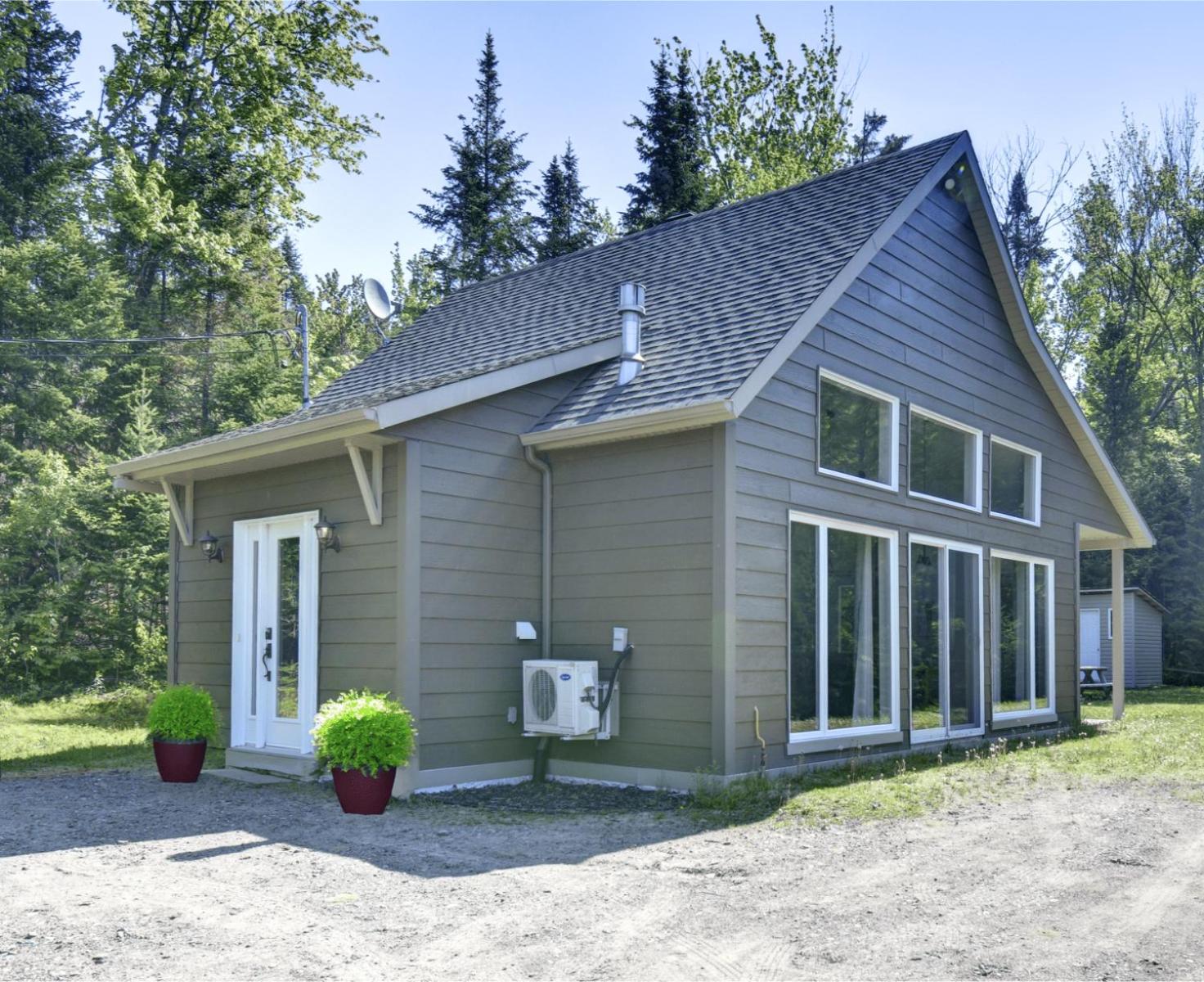 46 Impasse - Lac Superior Getaway 3BR Home w Hot Tub