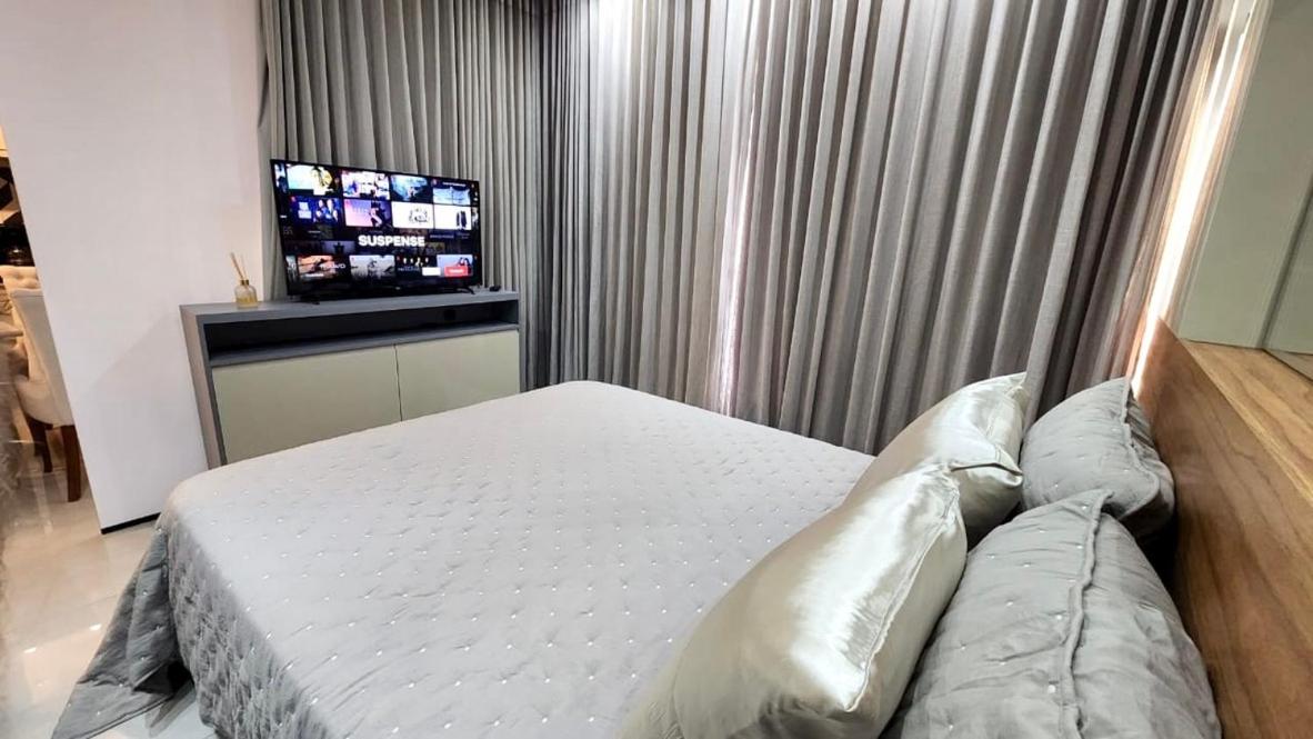 Estúdio Luxuoso no Vertigo com Smart TV na Cama