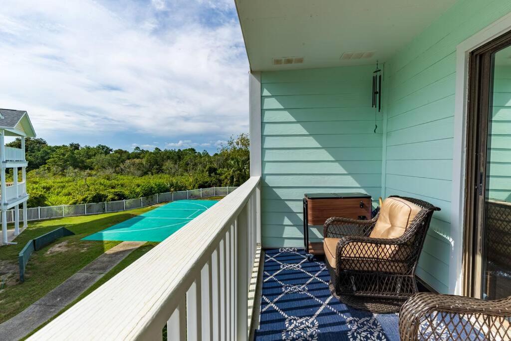 Steps to the Beach, Sleeps 6, Pool, Pickleball, 2 Balconies, Pier Park & 30A