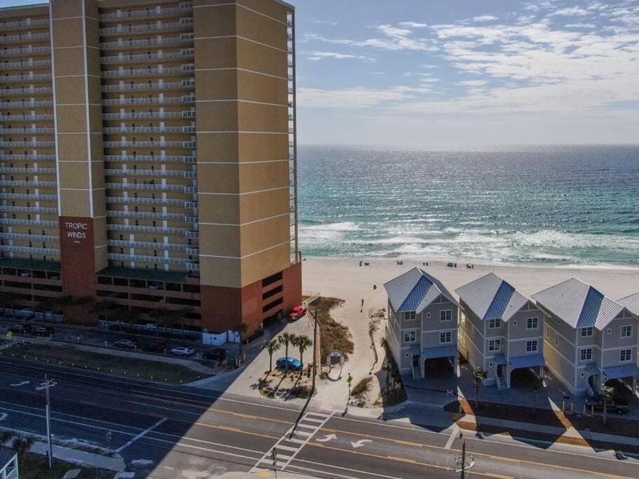Steps to the Beach, Sleeps 6, Pool, Pickleball, 2 Balconies, Pier Park & 30A