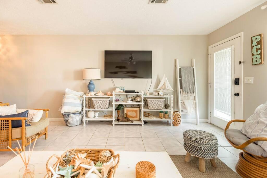 Steps to the Beach, Sleeps 6, Pool, Pickleball, 2 Balconies, Pier Park & 30A
