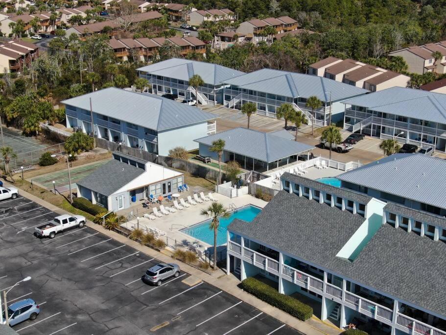 Steps to the Beach, Sleeps 6, Pool, Pickleball, 2 Balconies, Pier Park & 30A