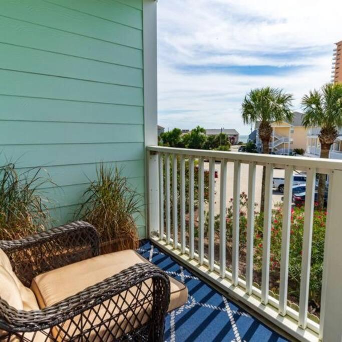 Steps to the Beach, Sleeps 6, Pool, Pickleball, 2 Balconies, Pier Park & 30A
