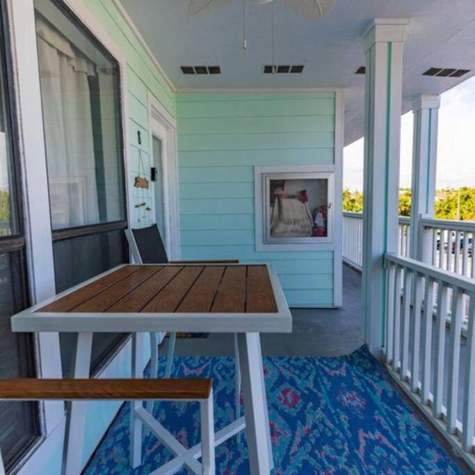 Steps to the Beach, Sleeps 6, Pool, Pickleball, 2 Balconies, Pier Park & 30A