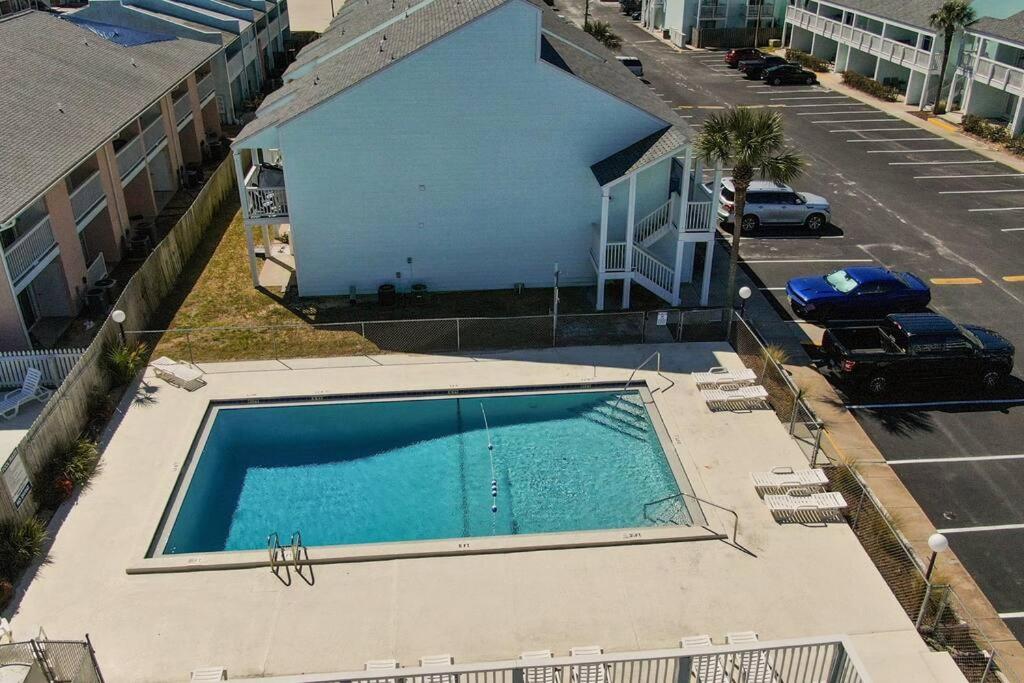 Steps to the Beach, Sleeps 6, Pool, Pickleball, 2 Balconies, Pier Park & 30A