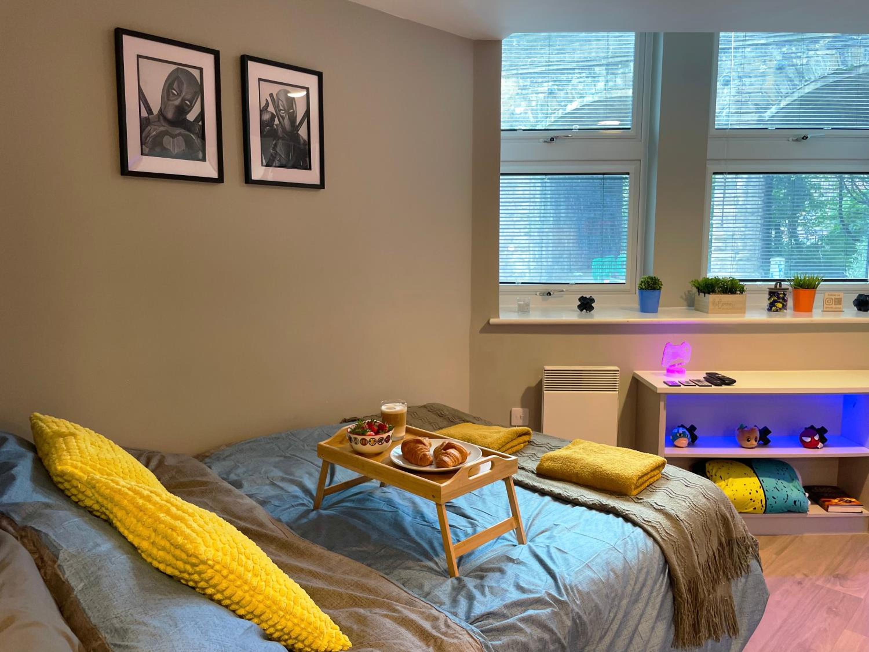 HNFC Stays - Modern central studio with Gym, Parking & Home Cinema view 5