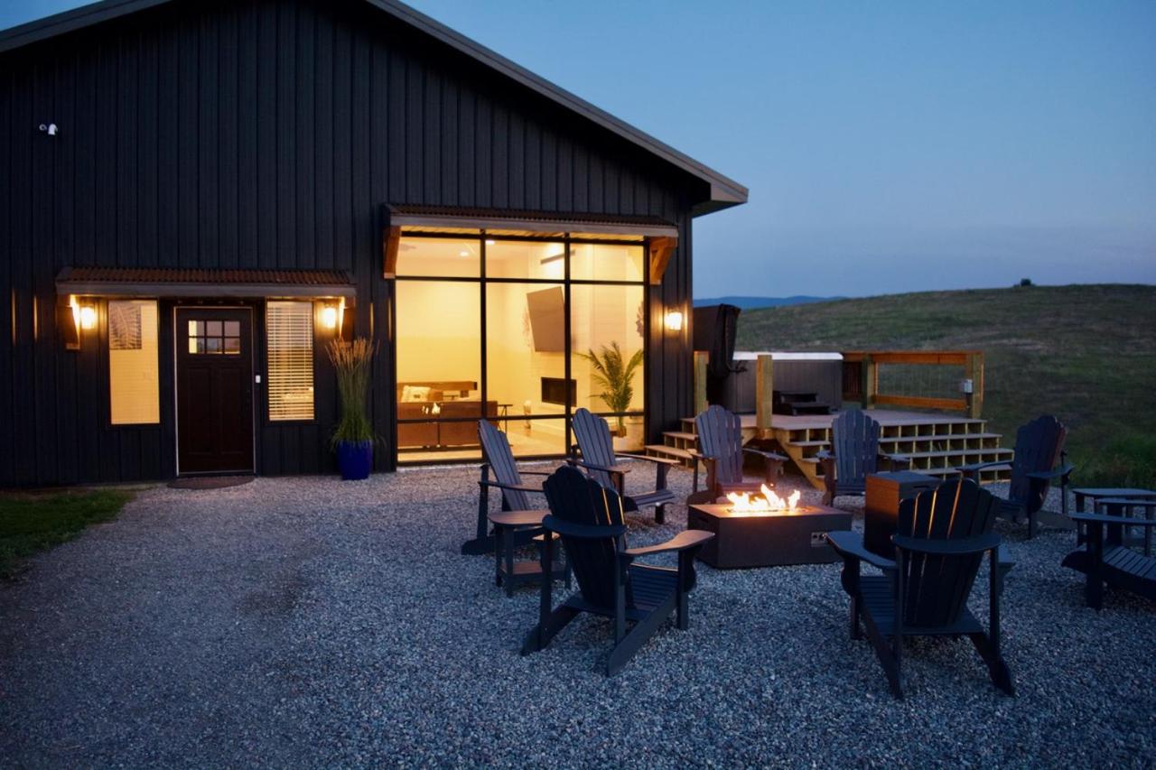 Ridgeline Retreat - beautiful getaway with views view 5