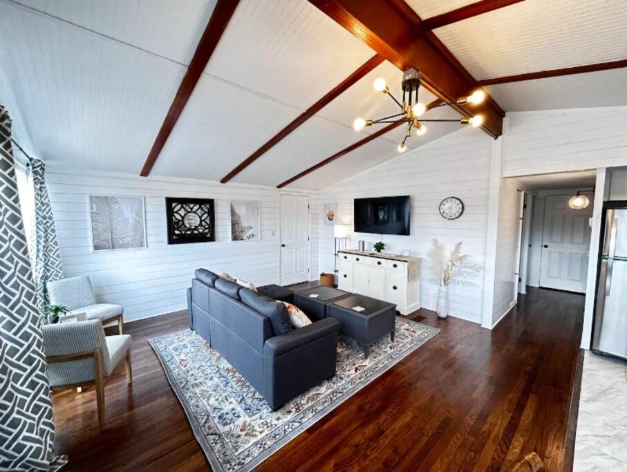 8th Street Haven - 3 bedroom House in DT Hamilton