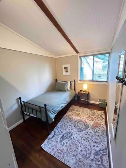 8th Street Haven - 3 bedroom House in DT Hamilton