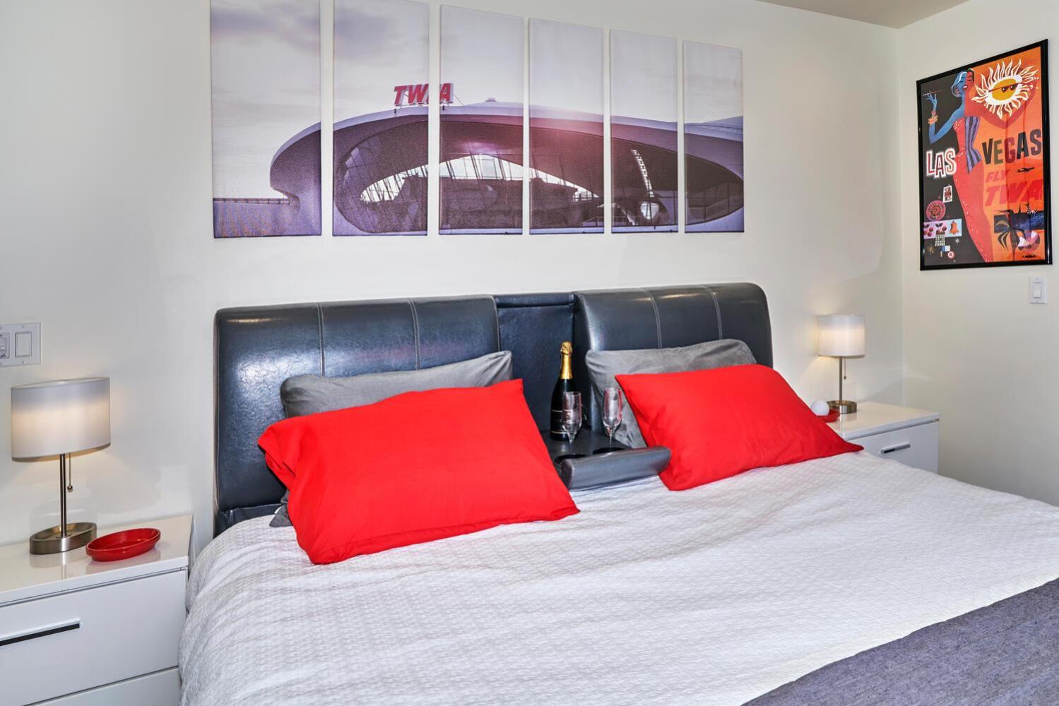 Sophia Oasis Luxe 2BR Condo with Mountain Views view 4