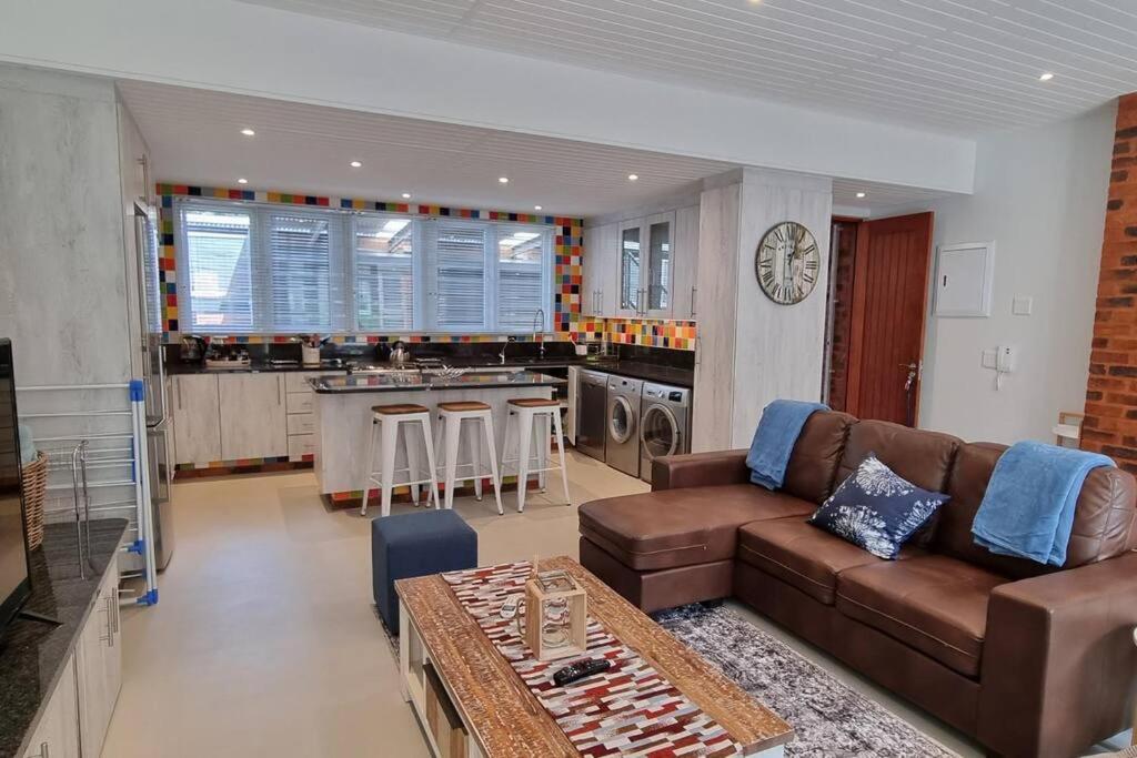 The heart of Sandton: Lovely 1 bedroom apartment