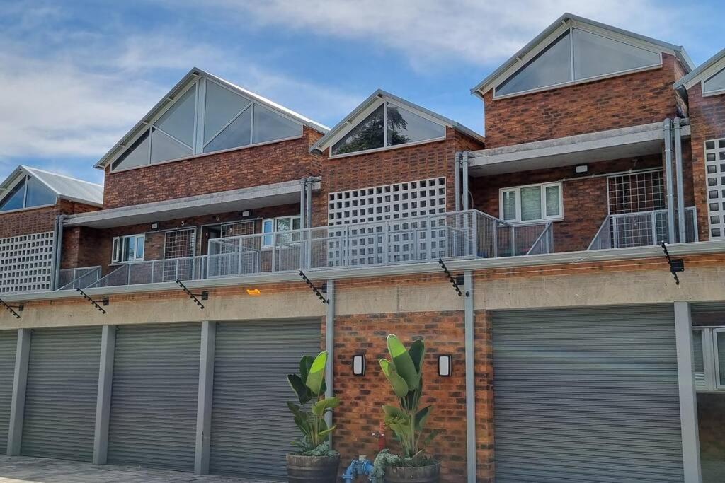 The heart of Sandton: Lovely 1 bedroom apartment