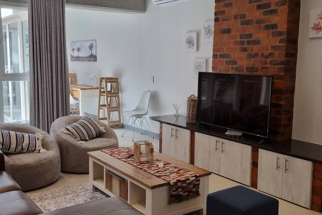 The heart of Sandton: Lovely 1 bedroom apartment