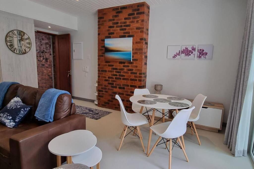 The heart of Sandton: Lovely 1 bedroom apartment