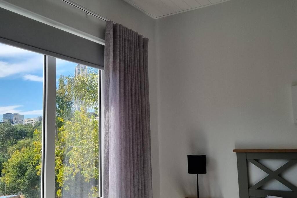 The heart of Sandton: Lovely 1 bedroom apartment