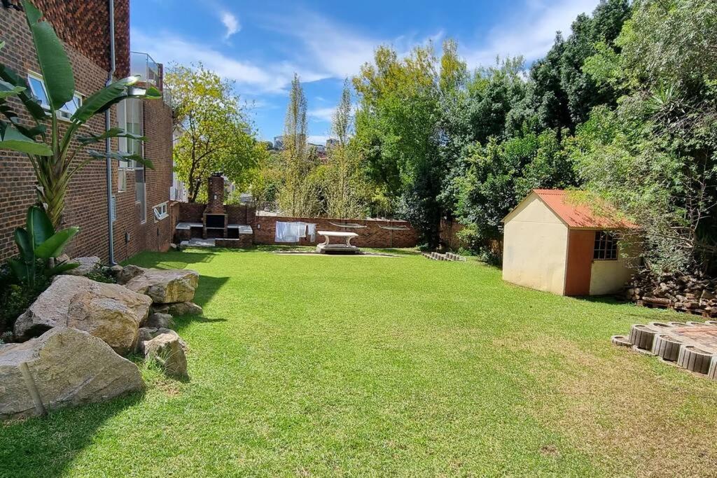 The heart of Sandton: Lovely 1 bedroom apartment