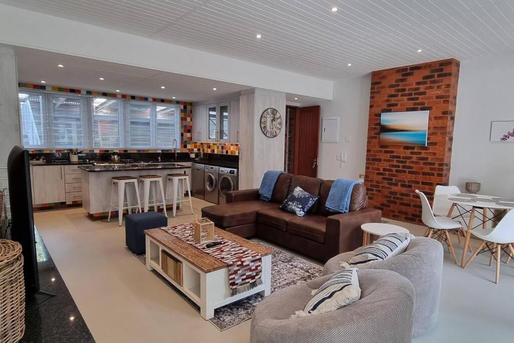 The heart of Sandton: Lovely 1 bedroom apartment