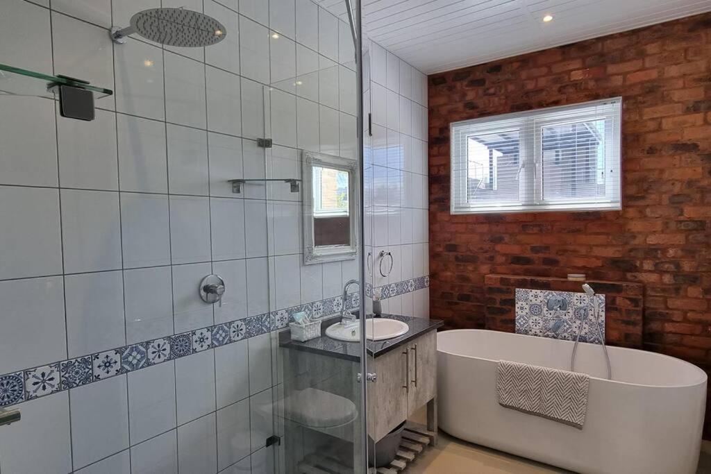 The heart of Sandton: Lovely 1 bedroom apartment