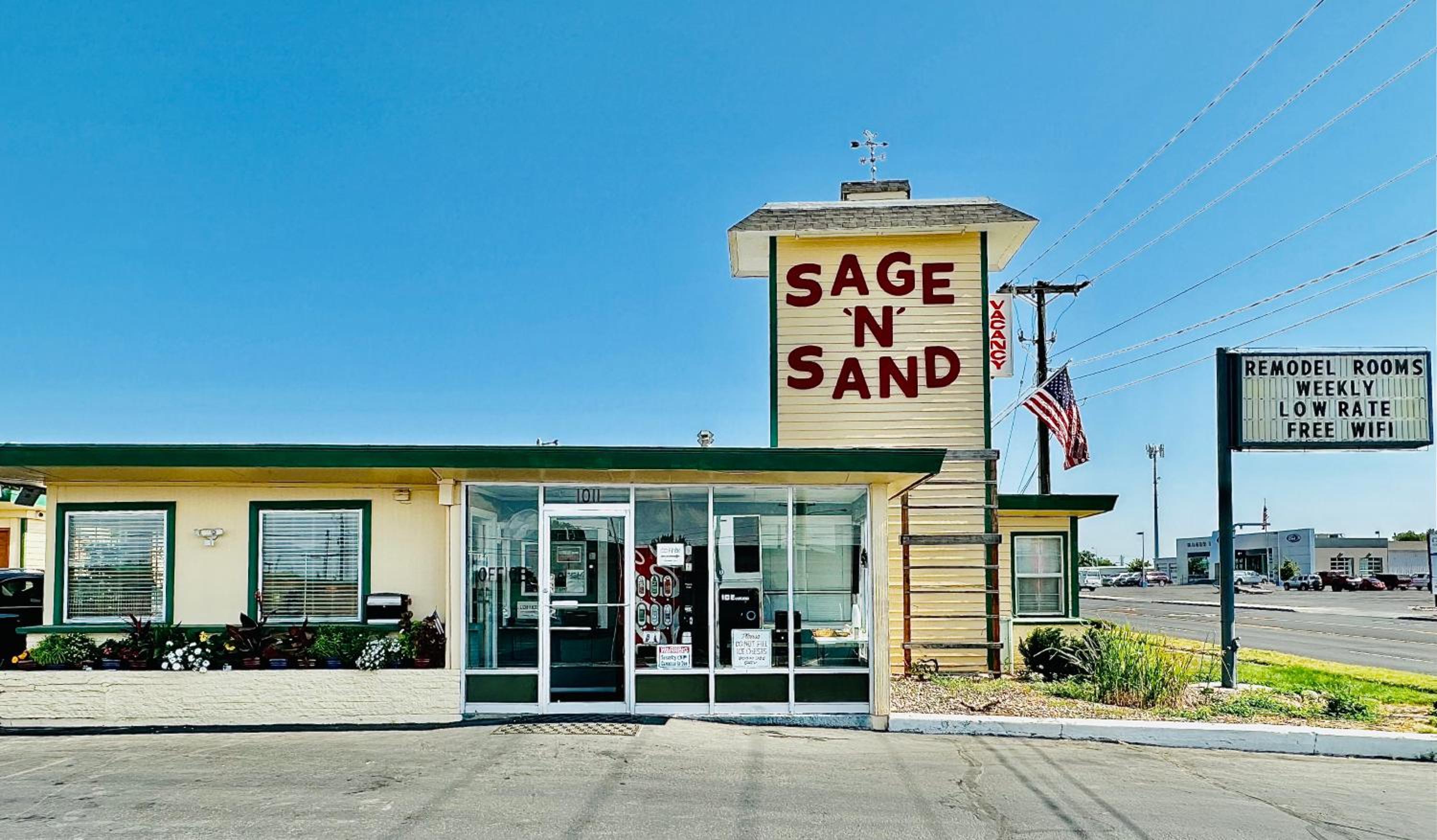 Sage N Sand Motel view 2