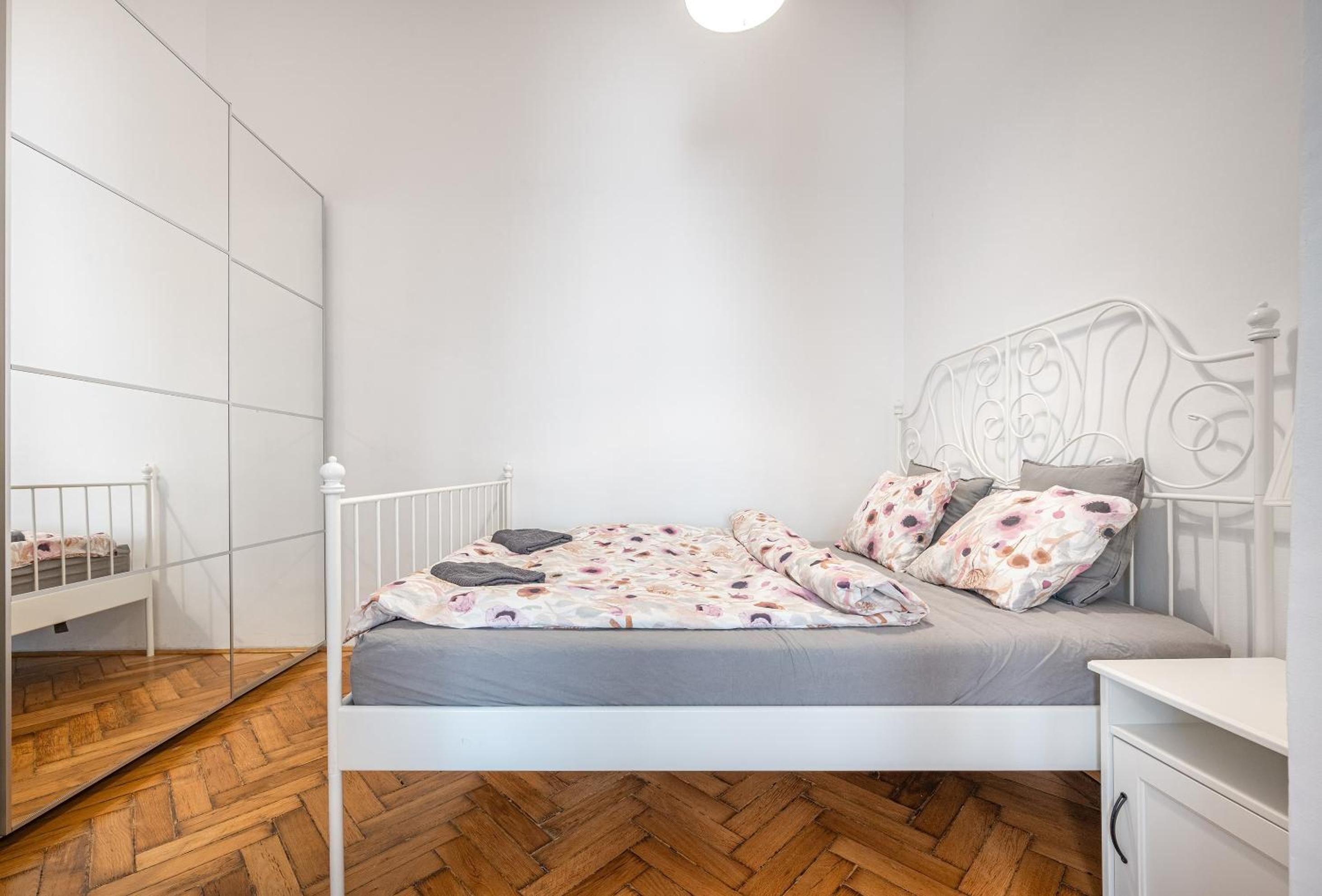 Eotvos 25 Apartment