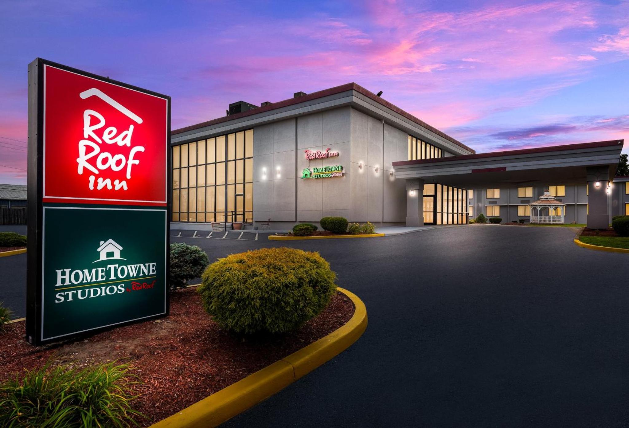 HomeTowne Studios by Red Roof Painted Post - Property Image 32