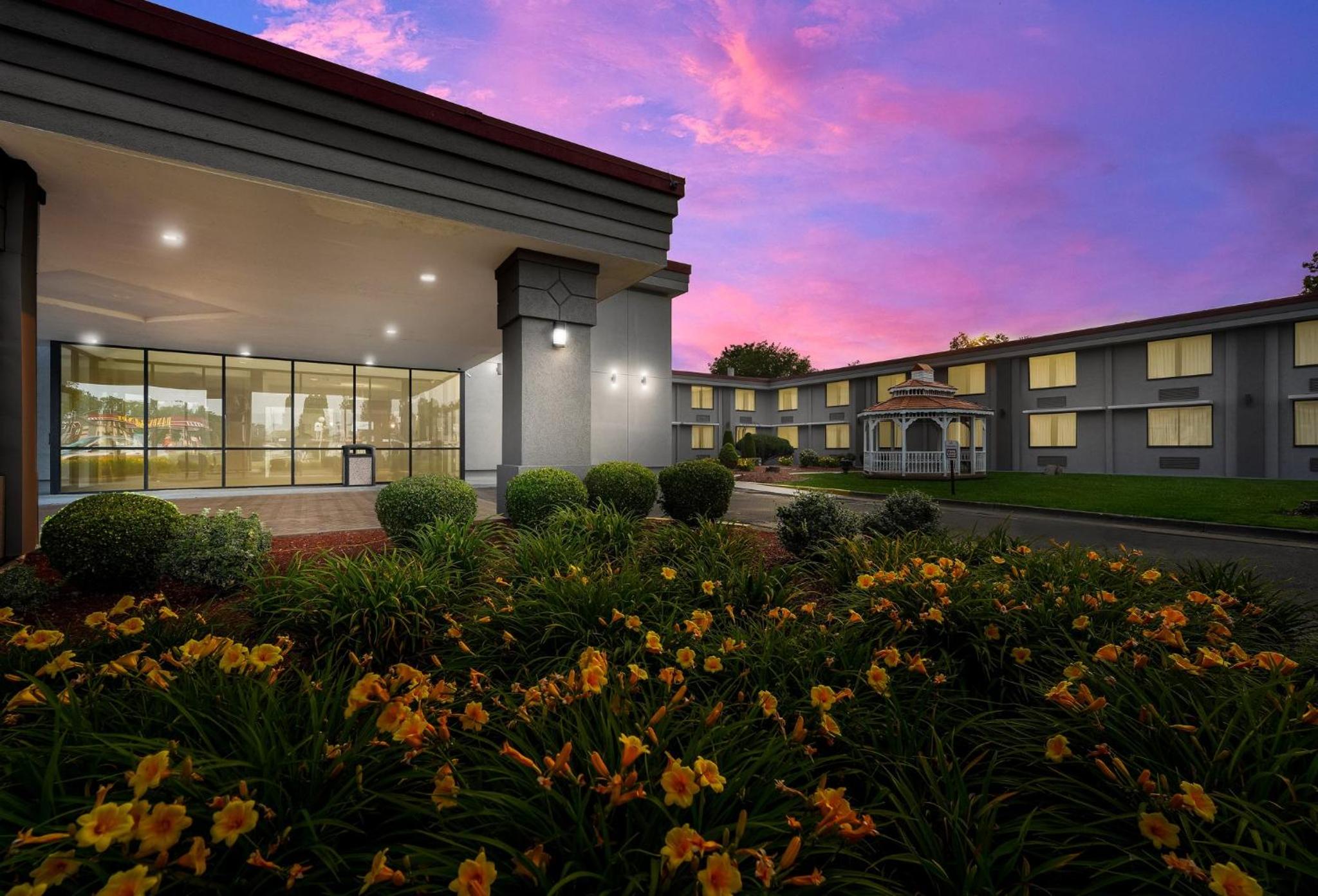 HomeTowne Studios by Red Roof Painted Post - Property Image 30