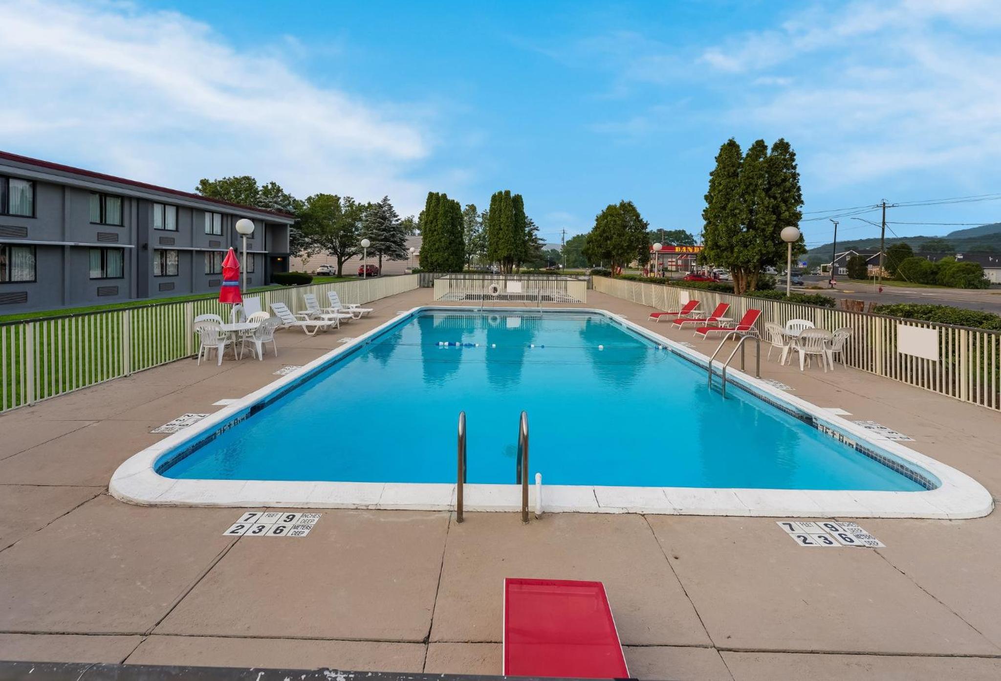 HomeTowne Studios by Red Roof Painted Post - Property Image 23