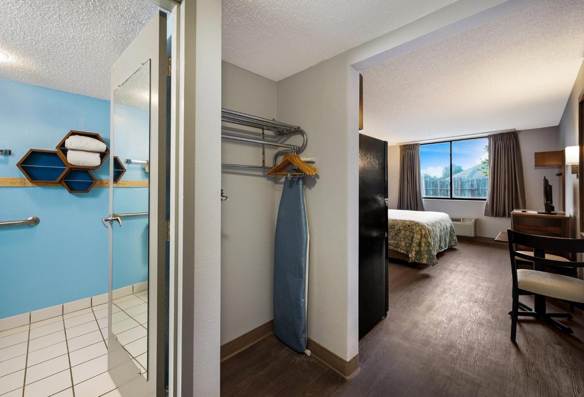 HomeTowne Studios by Red Roof Painted Post - Property Image 14