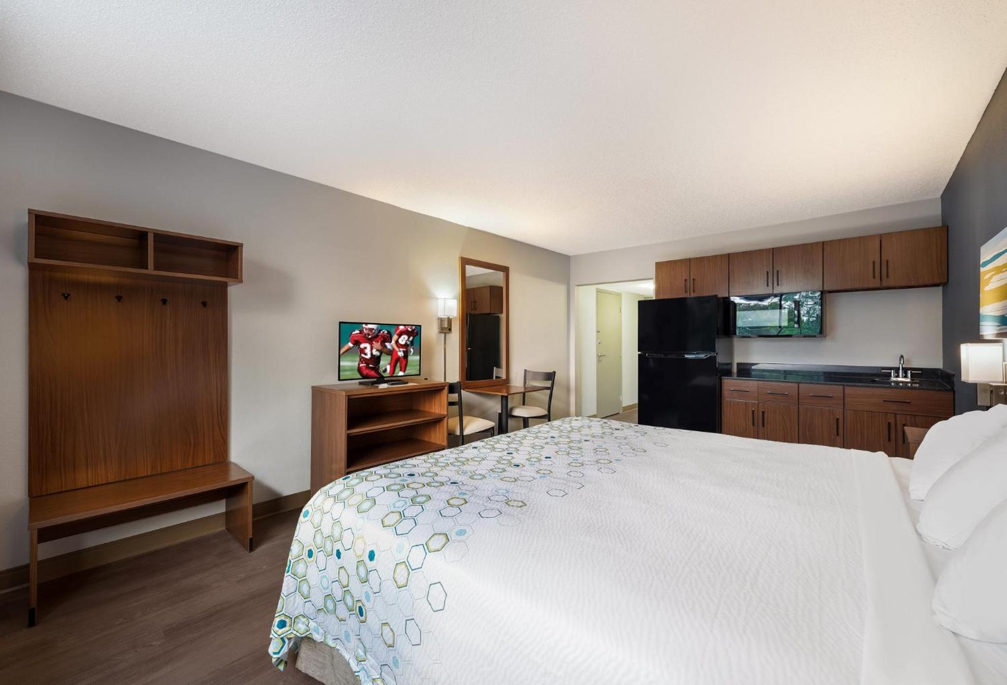 HomeTowne Studios by Red Roof Painted Post - Property Image 13