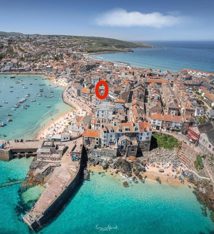 SMUGGLERS HIDE COTTAGE and separate but connecting SMUGGLERS CABIN - - In a beautifully renovated fishermans cottage - - HARBOUR VIEWS - - BEACH only 10 me, photo 6