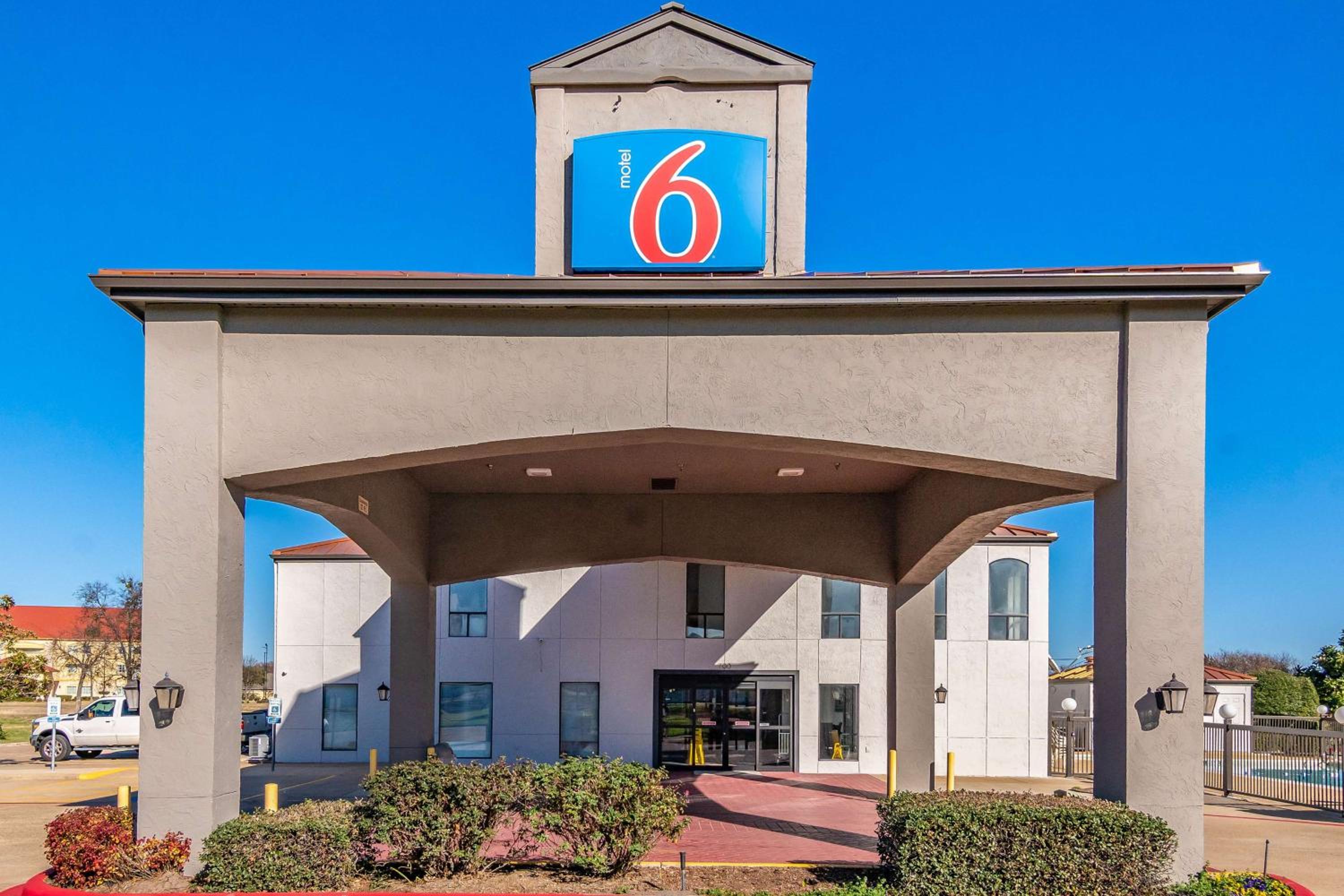 Corsicana Vacations - Motel 6-Ennis, TX - Property Image 1