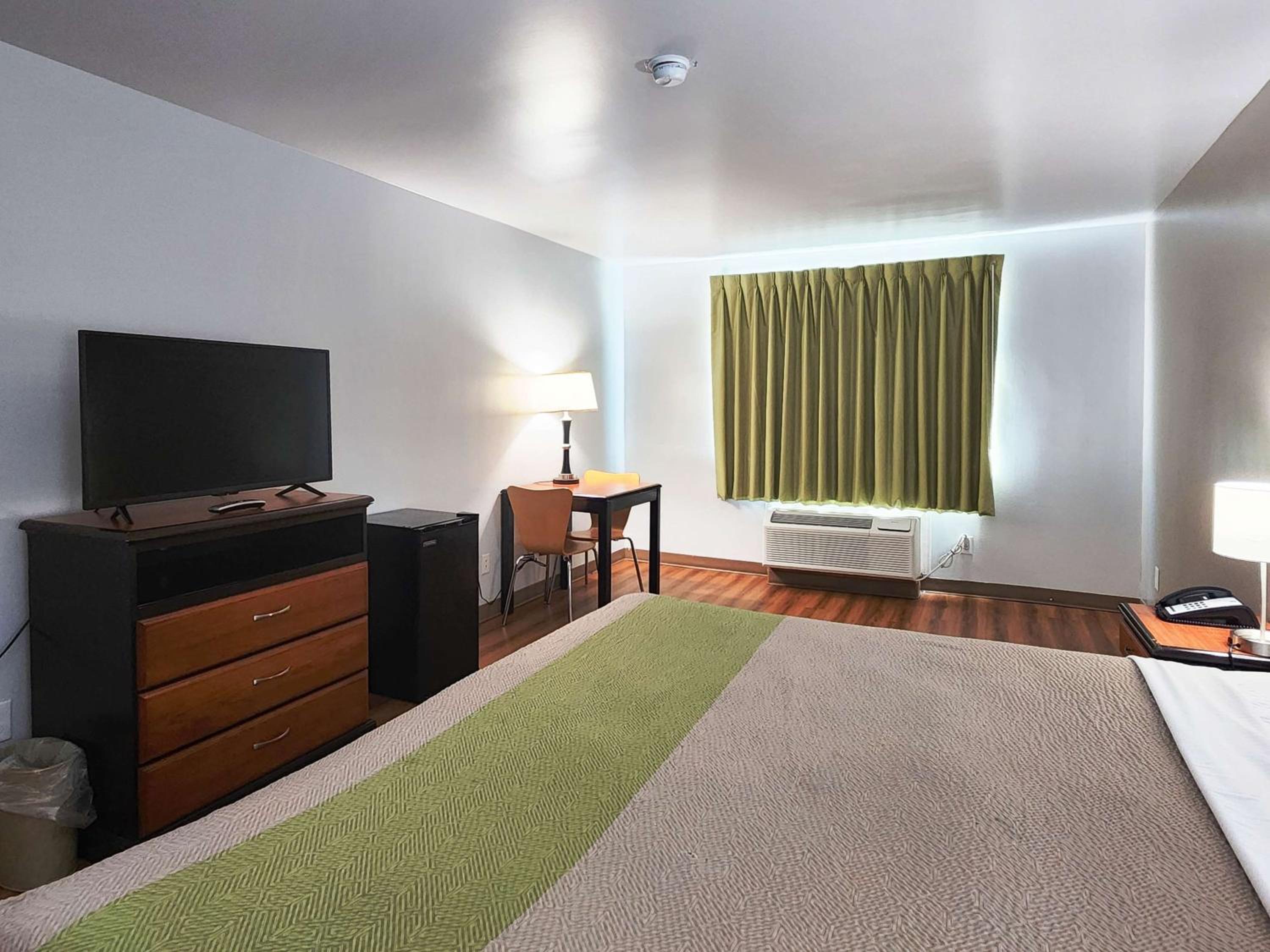 Corsicana Vacations - Motel 6-Ennis, TX - Property Image 4