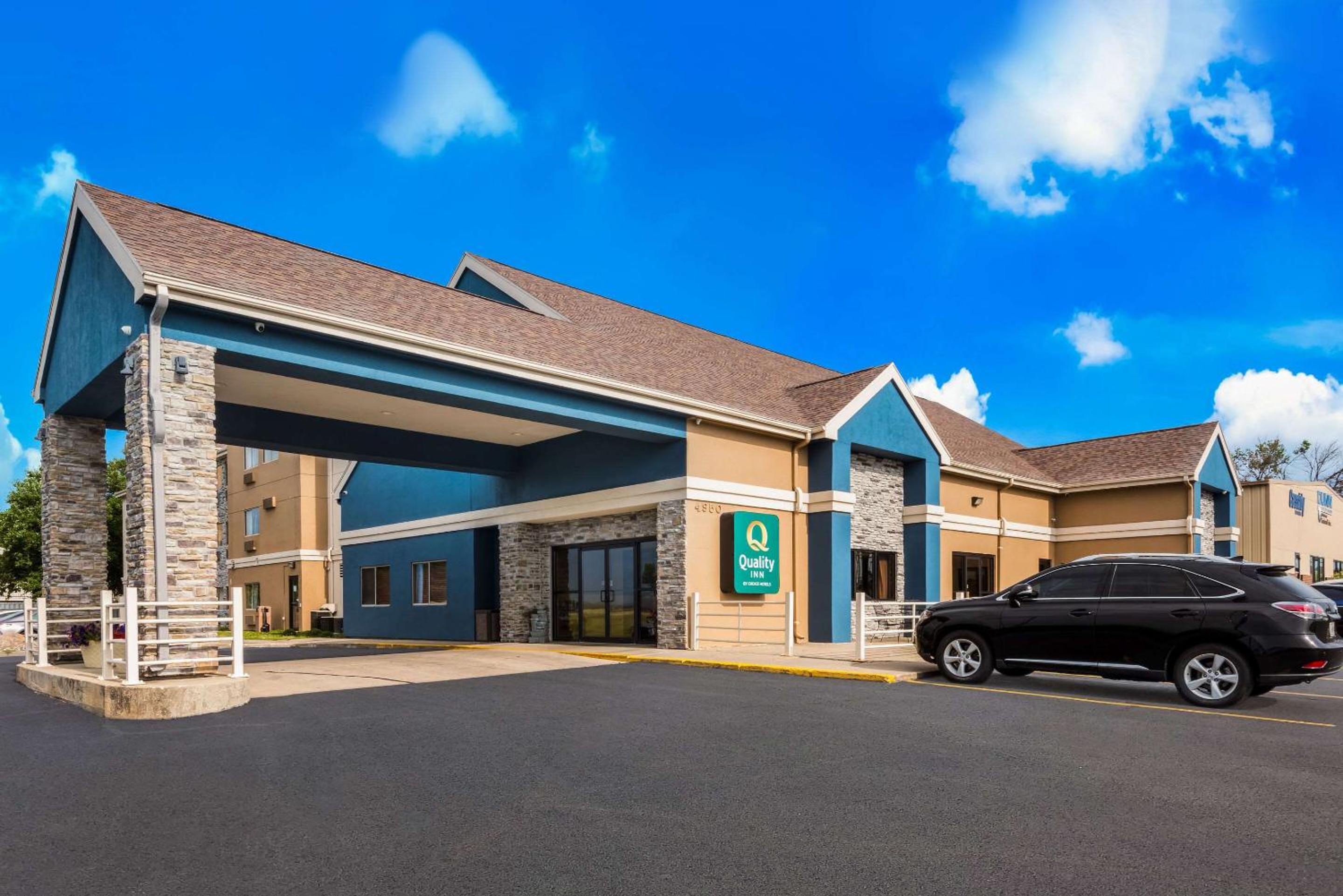 Des Moines Vacations - Quality Inn - Property Image 1
