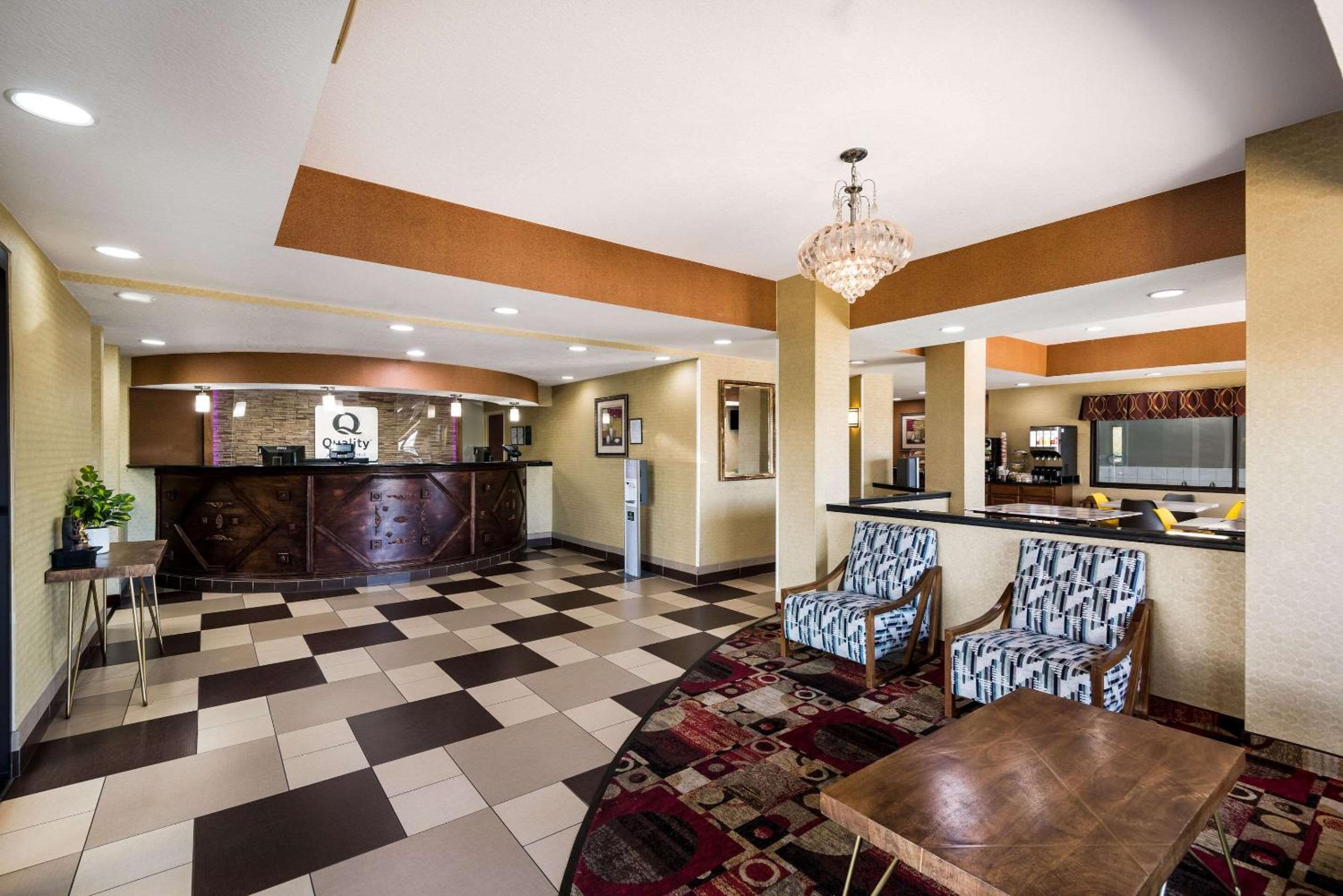 Des Moines Vacations - Quality Inn - Property Image 3