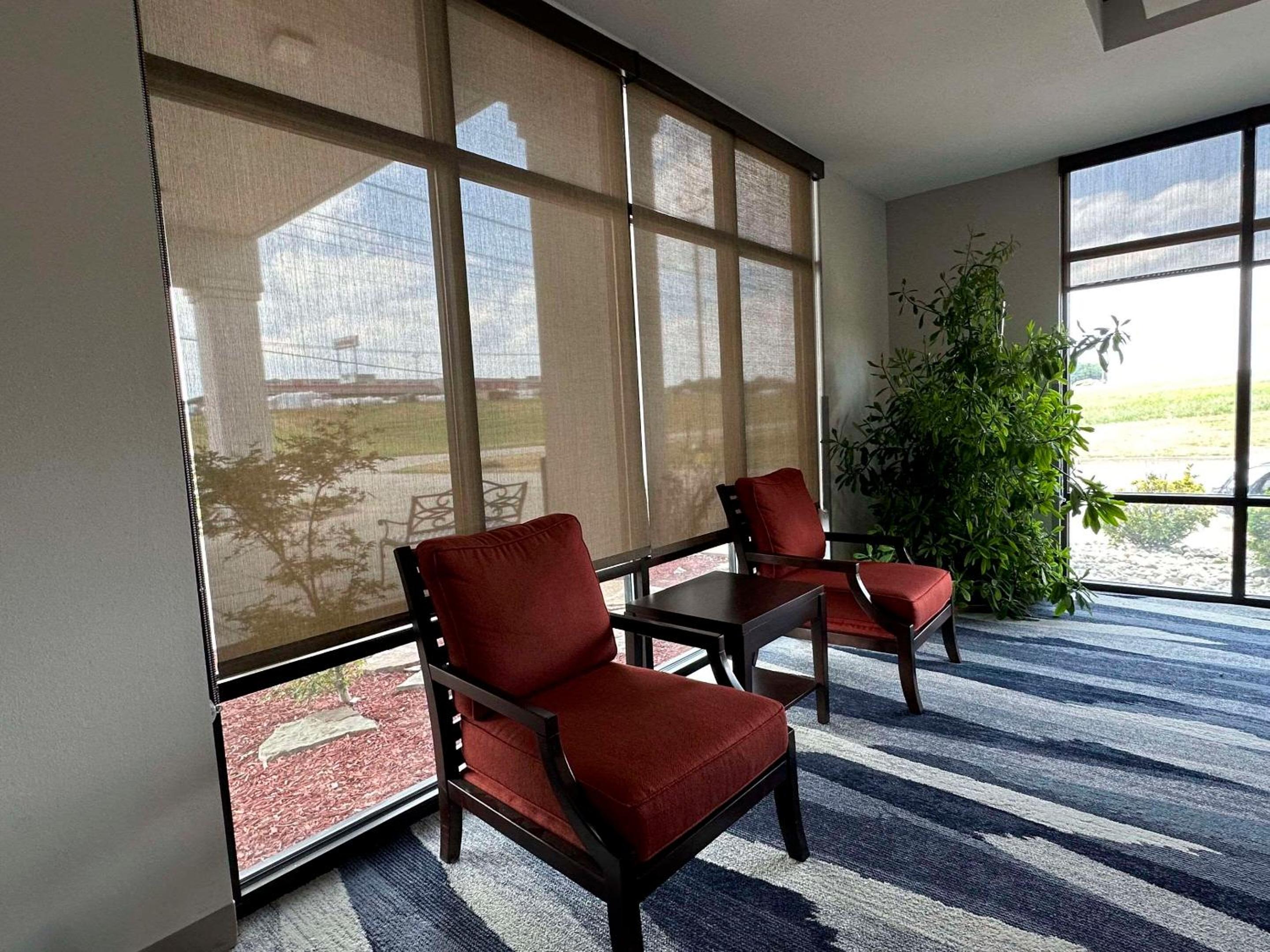 Jacksonville Vacations - Comfort Suites Jackson-Cape Girardeau - Property Image 5