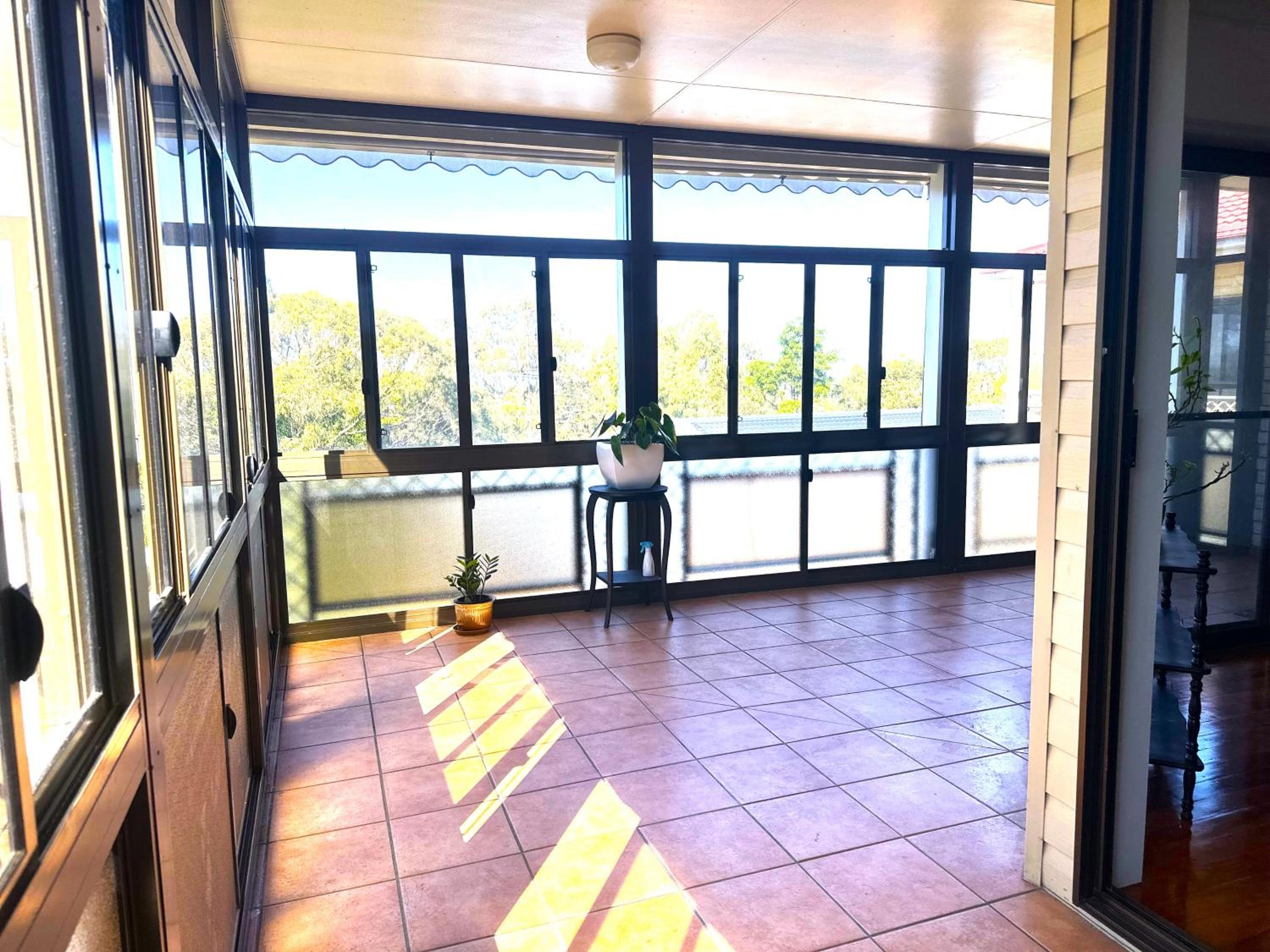 Hotel Ocean View 3 bedroom entire house central of Caloundra - Image 1