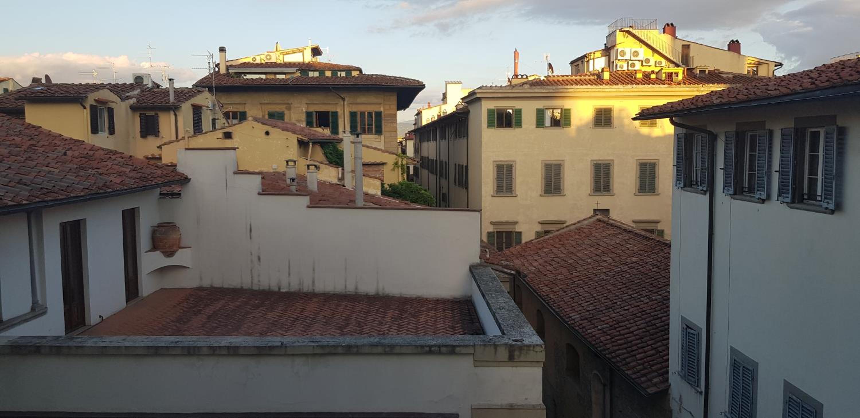LA SEDE DELL'ARTE Monolocale Studio e Camere in Torre Medievale vicino a Duomo e Piazza Signoria