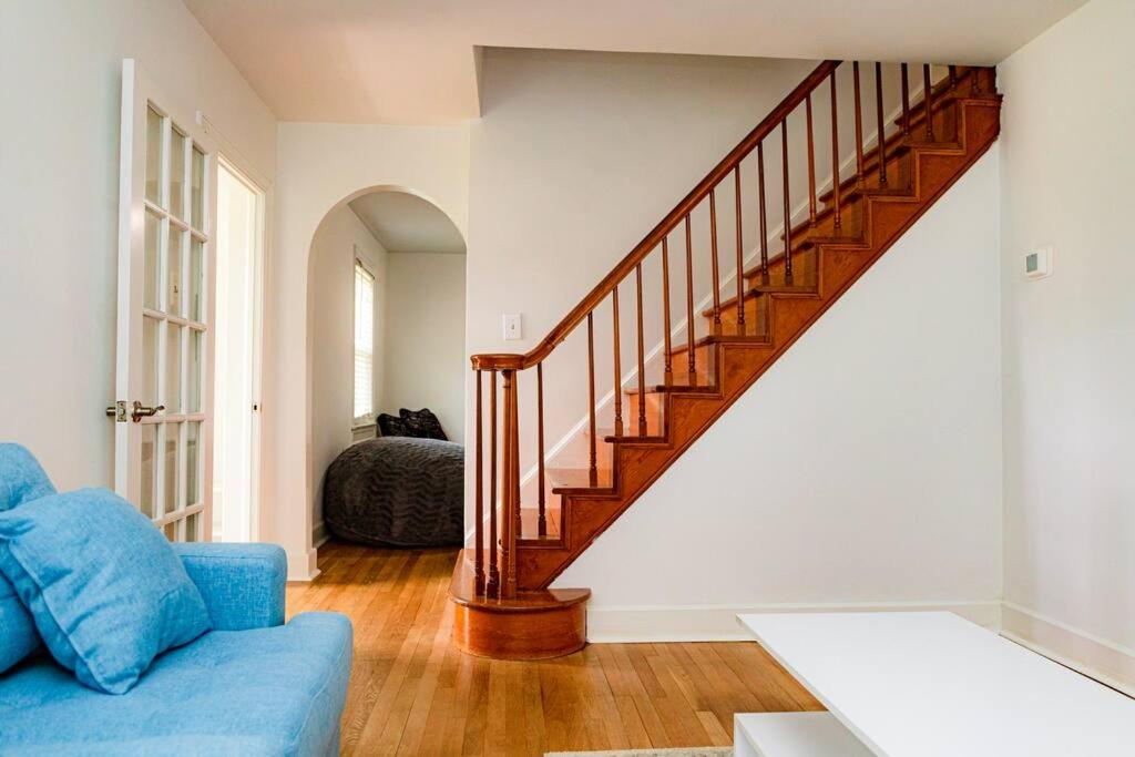 LUXURY BRICK HOUSE WITH GAME ROOM ON 1 ACRE LAND view 3