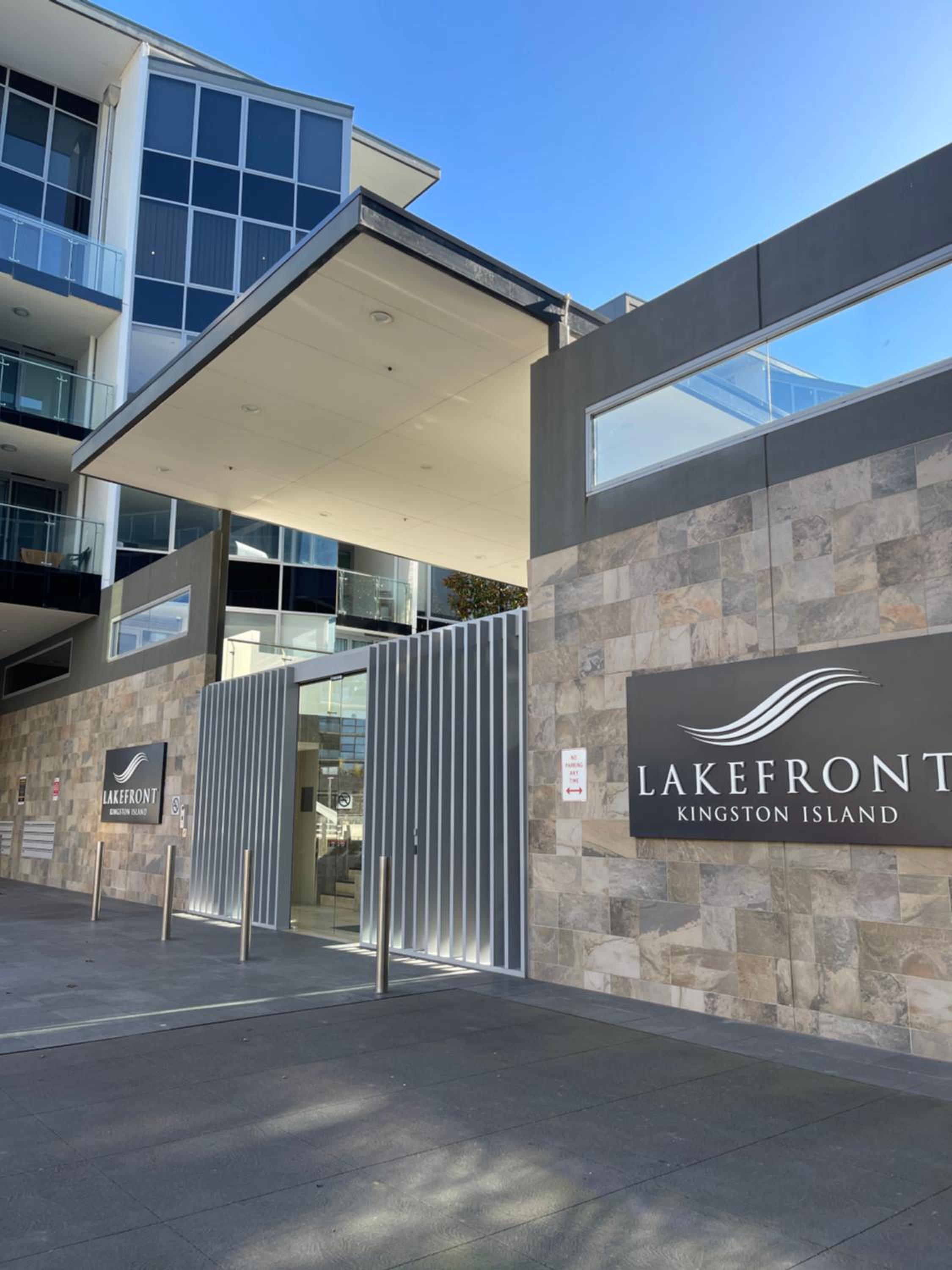 Lakeview Luxe - EV charger, Pool, Gym, Location +